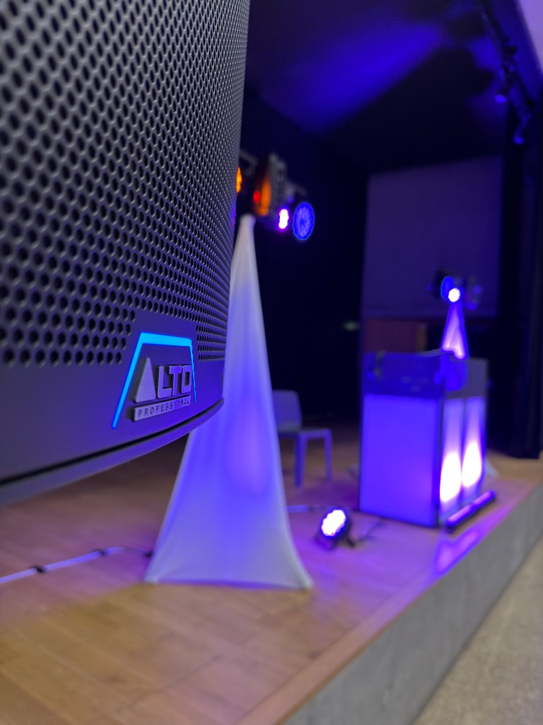 Mise en lumière et matériel de sonorisation Alto pour soirée privée